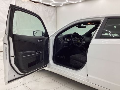 Used 2019 Dodge Charger SXT image 16