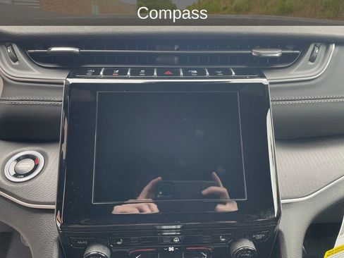 New 2025 Jeep Grand Cherokee Laredo X w/ Luxury Tech Group I image 14