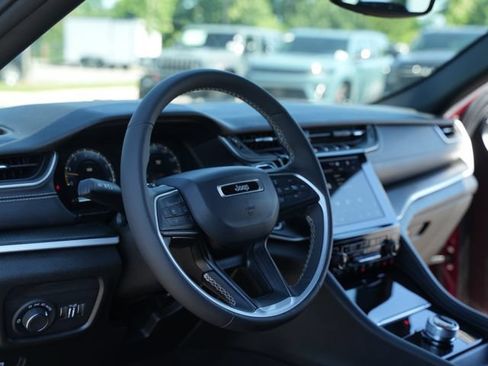 Used 2024 Jeep Grand Cherokee L Altitude AWD/4WD image 30