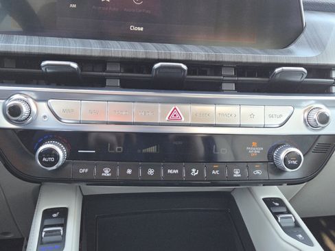 Used 2024 Kia Telluride SX image 31