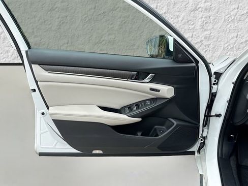 Used 2022 Honda Accord Touring image 21