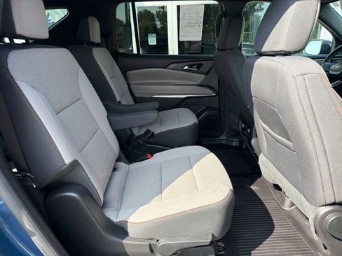 Used 2025 Chevrolet Traverse LT w/ Driver Confidence Package FWD image 17