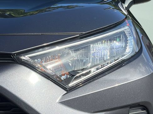 Used 2020 Toyota RAV4 XLE Premium FWD image 25