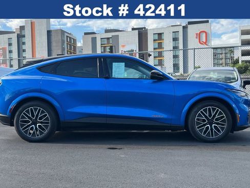 Certified 2025 Ford Mustang Mach-E Premium image 3