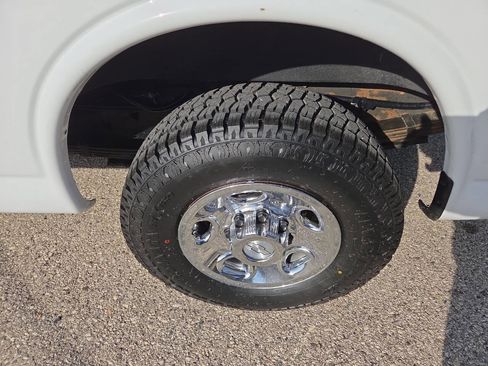 Used 2019 Chevrolet Express 3500 w/ Driver Convenience Package image 10