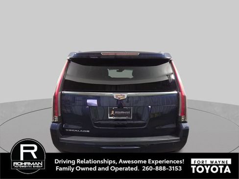 Used 2019 Cadillac Escalade Luxury AWD/4WD image 9