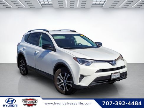 Used 2016 Toyota RAV4 LE image 1