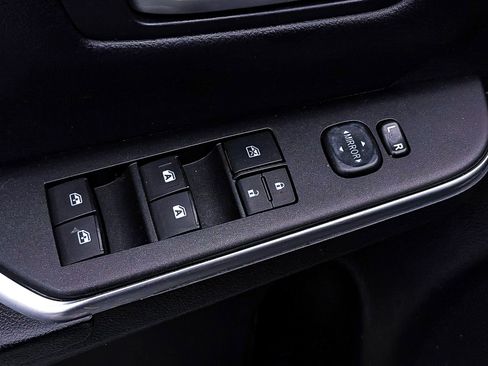 Used 2016 Toyota Camry SE image 12