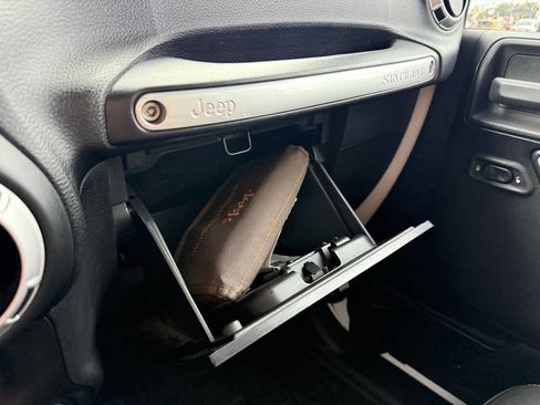 Used 2016 Jeep Wrangler Unlimited Rubicon image 19