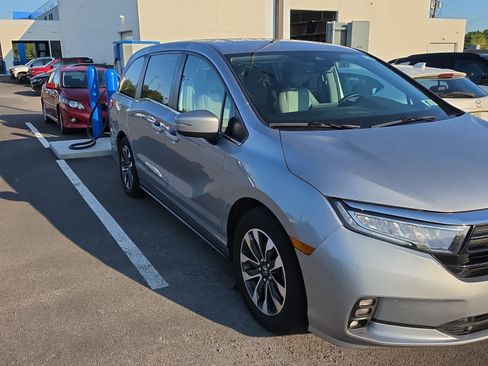 Used 2024 Honda Odyssey EX-L image 3