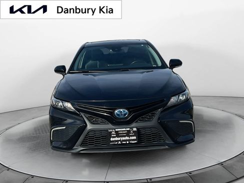 Used 2022 Toyota Camry SE image 2