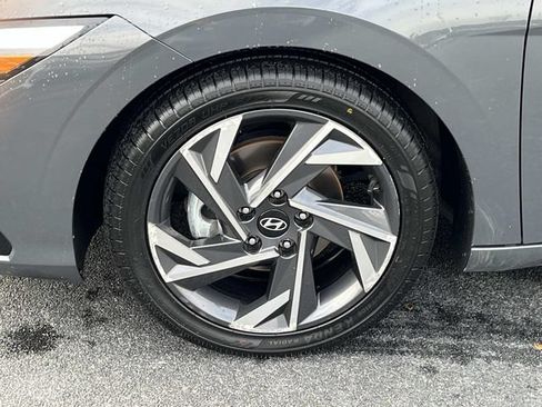 Used 2025 Hyundai Elantra SEL FWD image 11