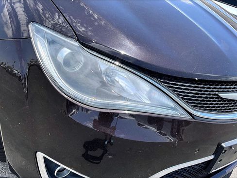 Used 2019 Chrysler Pacifica Limited w/ Advanced Safetytec Group FWD image 29