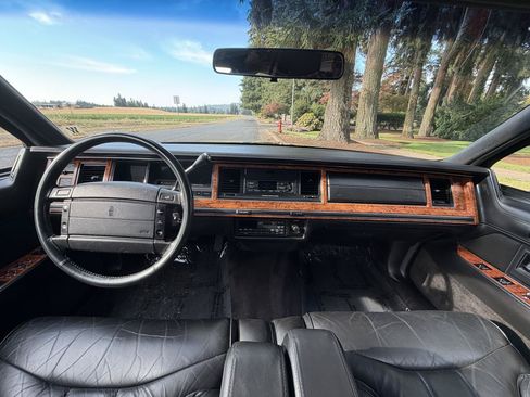 Used 1993 Lincoln Town Car Signature RWD image 33