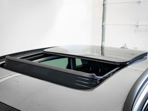 Used 2022 Audi e-tron Premium w/ Convenience Plus Package image 12