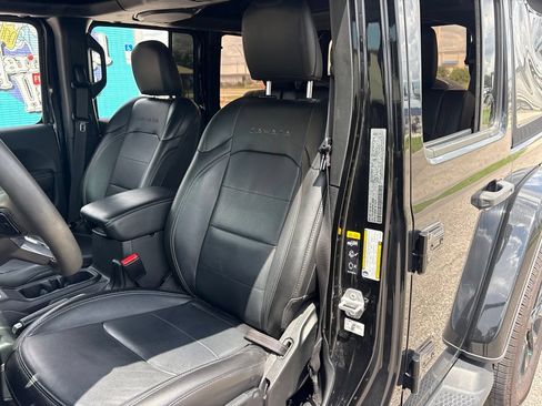 Used 2023 Jeep Wrangler Unlimited Sahara AWD/4WD image 9