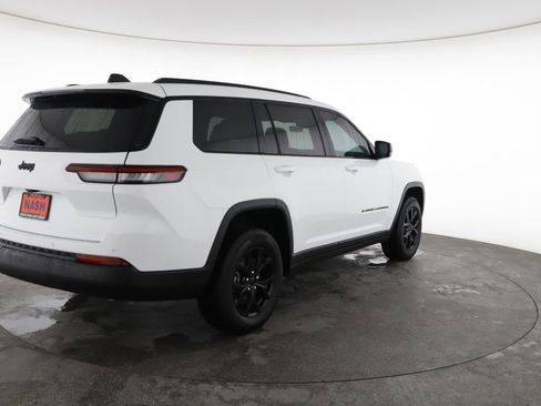 Used 2025 Jeep Grand Cherokee L Altitude AWD/4WD image 12