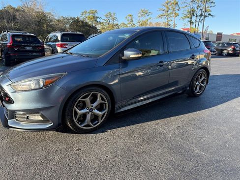 Used 2018 Ford Focus ST image 25