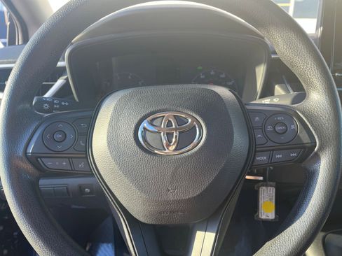 Used 2025 Toyota Corolla LE image 27