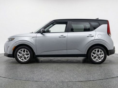 Used 2025 Kia Soul LX w/ LX Technology Package image 5