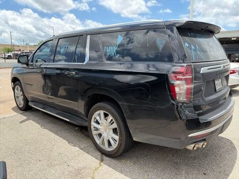 Used 2023 Chevrolet Suburban High Country w/ Advanced Technology Package AWD/4WD image 3