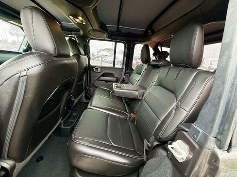 Used 2023 Jeep Wrangler Unlimited Sahara w/ Cold Weather Group image 27