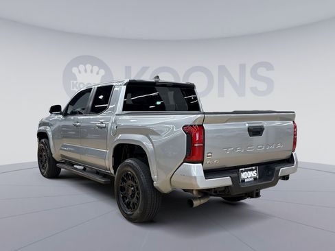 Used 2024 Toyota Tacoma SR5 AWD/4WD image 8