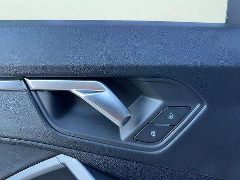 Used 2025 Audi Q3 2.0T Premium w/ Black Optic Sport Package image 40