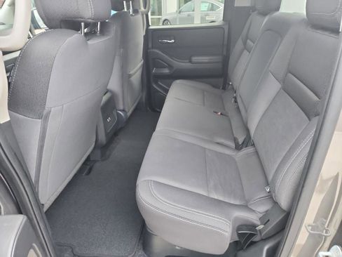 Used 2023 Nissan Frontier SV image 14
