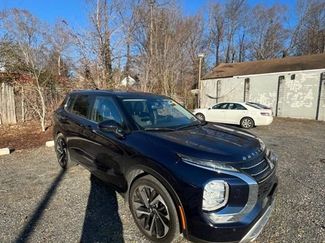 Used 2023 Mitsubishi Outlander SE video 1