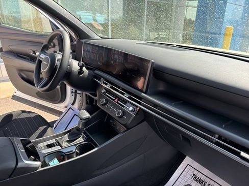 Used 2025 Hyundai Santa Cruz SE image 30