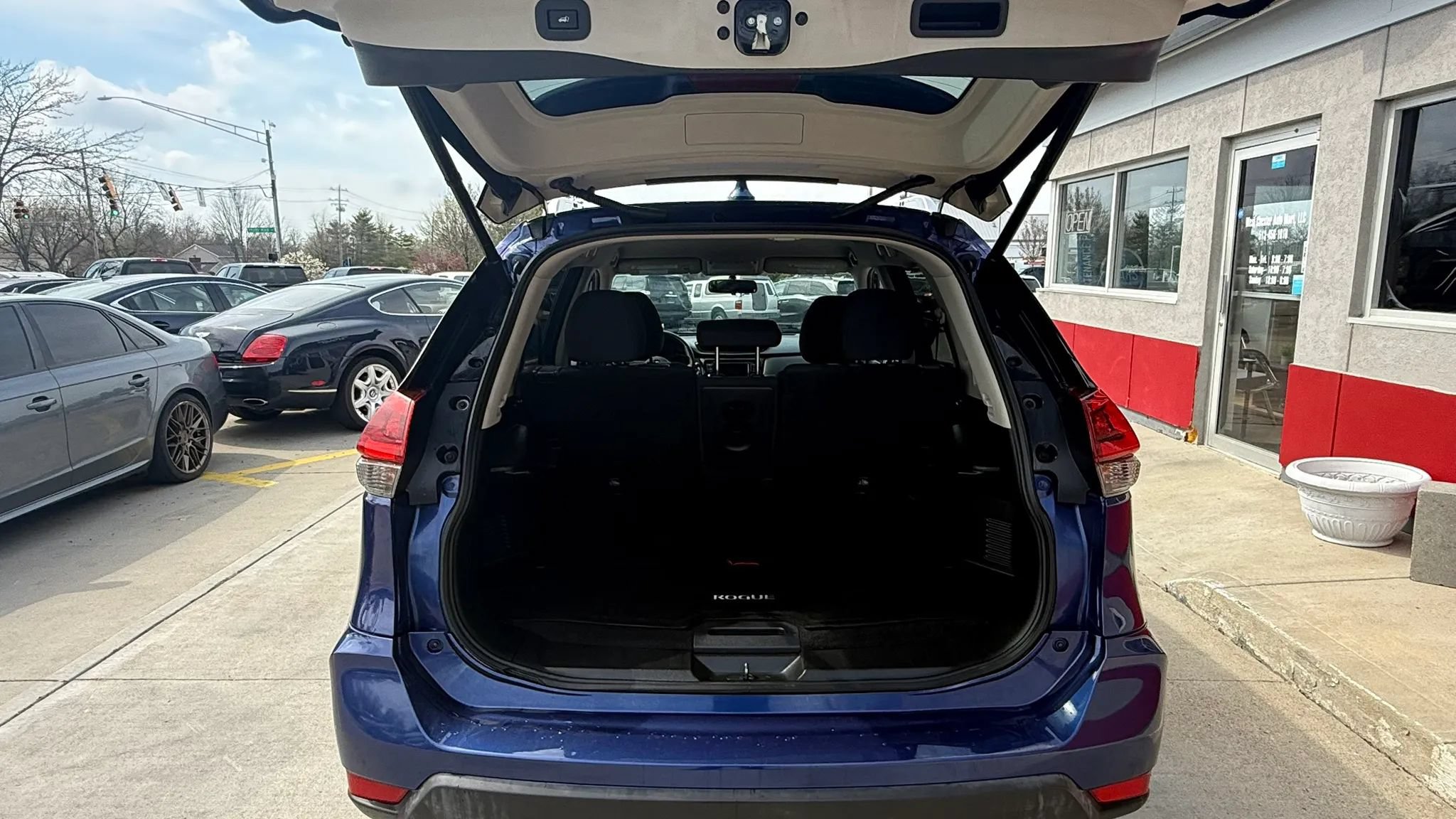 Used 2018 Nissan Rogue SV FWD image 21