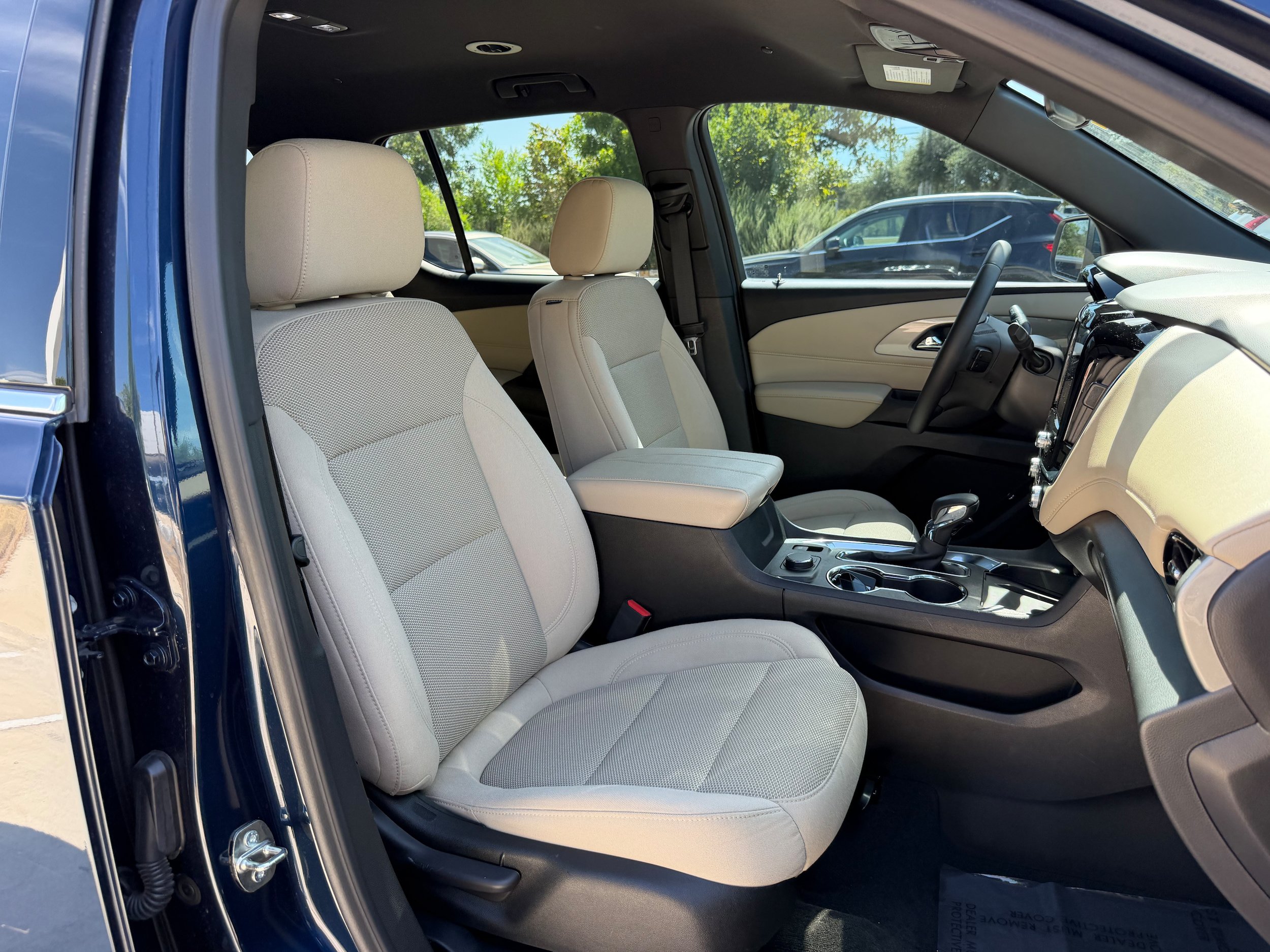 Used 2023 Chevrolet Traverse LT FWD image 10