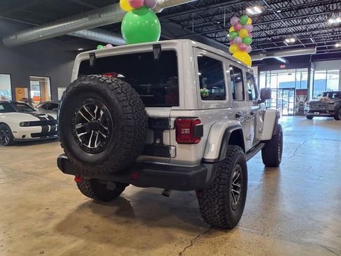 Used 2024 Jeep Wrangler Unlimited Rubicon AWD/4WD image 9