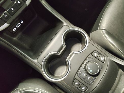 Used 2023 GMC Terrain SLT image 26