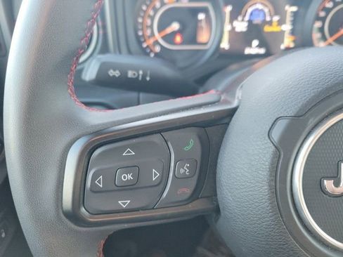 Used 2025 Jeep Wrangler Unlimited Rubicon image 13