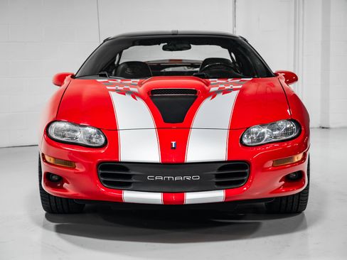 Used 2002 Chevrolet Camaro Z28 w/ SS Performance/Appearance Pkg image 8