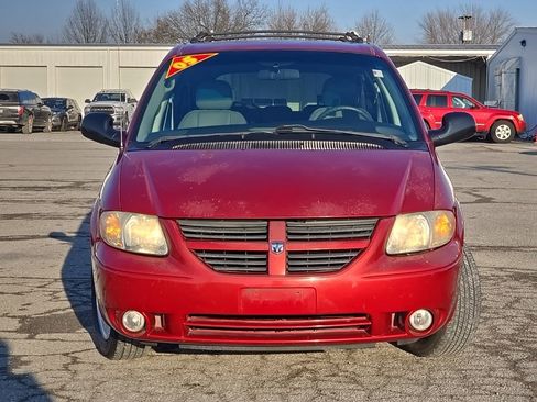 Used 2005 Dodge Grand Caravan SXT w/ Leather Interior Group image 2