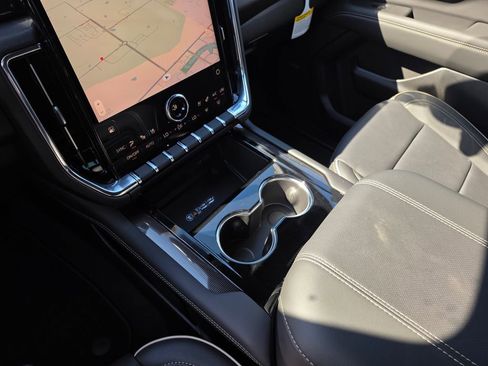 New 2026 GMC Yukon Elevation w/ Elevation Premium Package AWD/4WD image 19