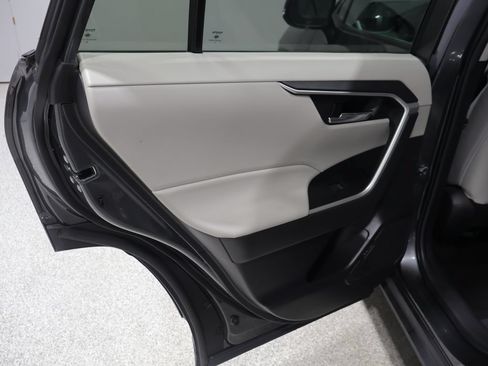 Used 2023 Toyota RAV4 XLE AWD/4WD image 16