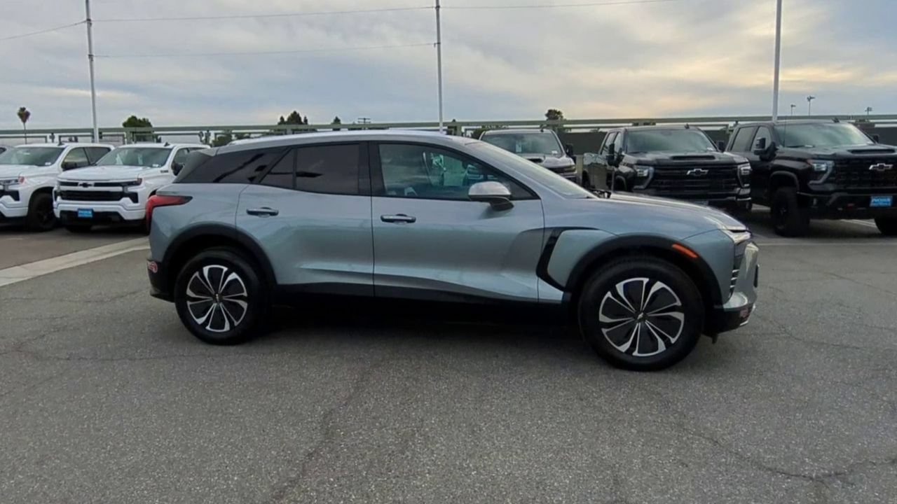 Used 2024 Chevrolet Blazer EV LT AWD/4WD image 9