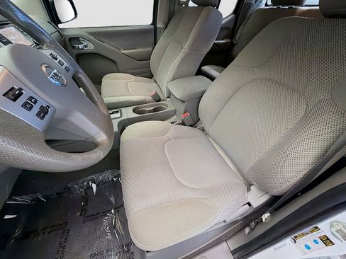 Used 2018 Nissan Frontier SV AWD/4WD image 11
