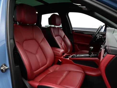 Certified 2022 Porsche Macan S AWD/4WD image 18