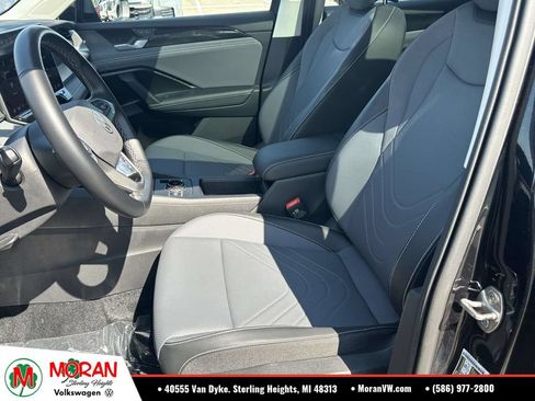 Used 2025 Volkswagen Tiguan SE w/ Panoramic Sunroof Package AWD/4WD image 19