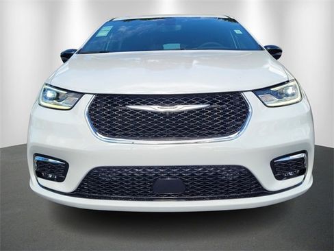 New 2026 Chrysler Pacifica Select image 2