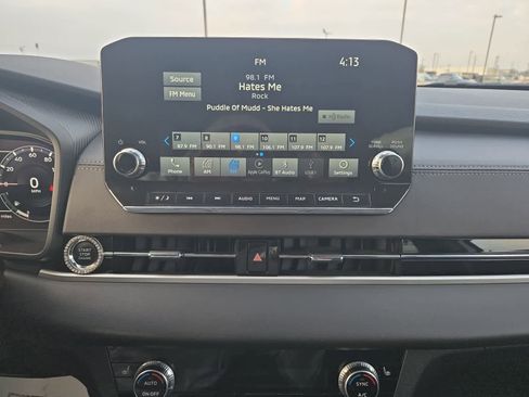 Used 2023 Mitsubishi Outlander SE image 16