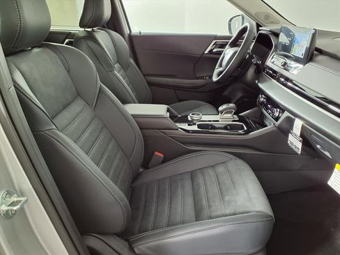 New 2025 Mitsubishi Outlander SE image 9