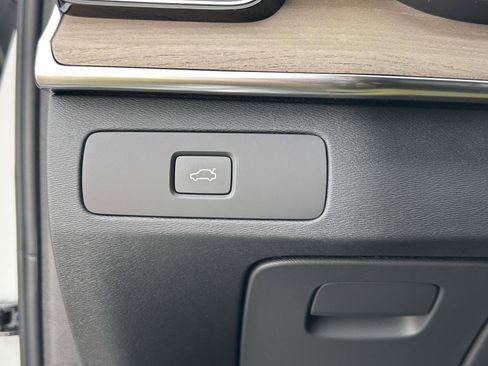 New 2026 Volvo XC90 B5 Core image 22