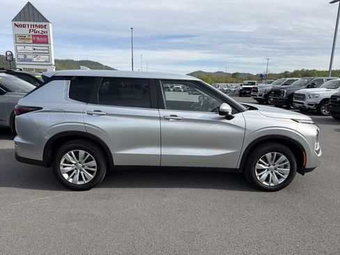 Used 2025 Mitsubishi Outlander ES AWD/4WD image 5