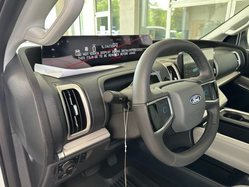Used 2027 Ford Expedition Max Active AWD/4WD image 16